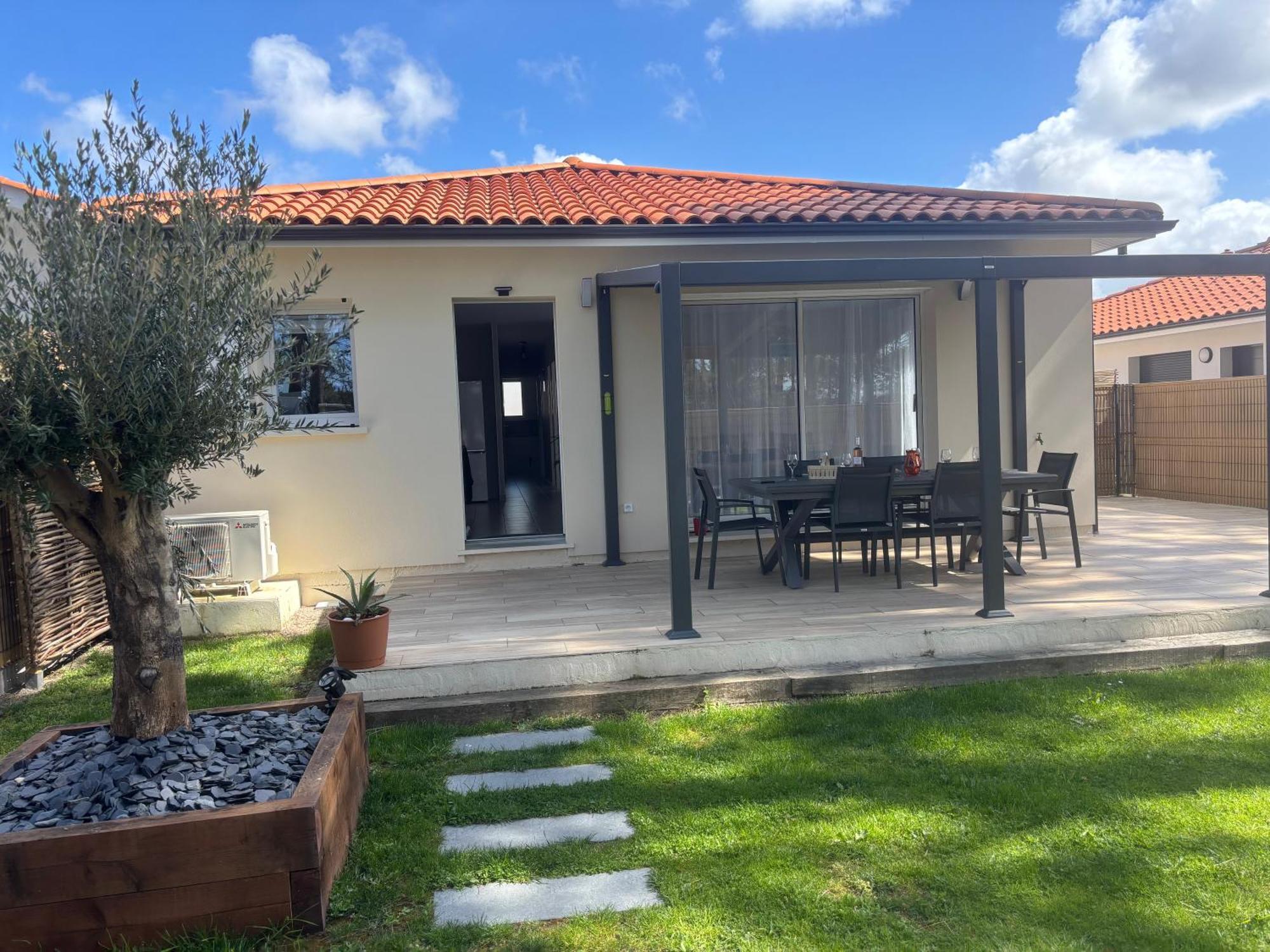 Holiday home Maison Neuve Classement 3 Etoiles Avec Acces Prive Piste Cyclable, 6 Personnes